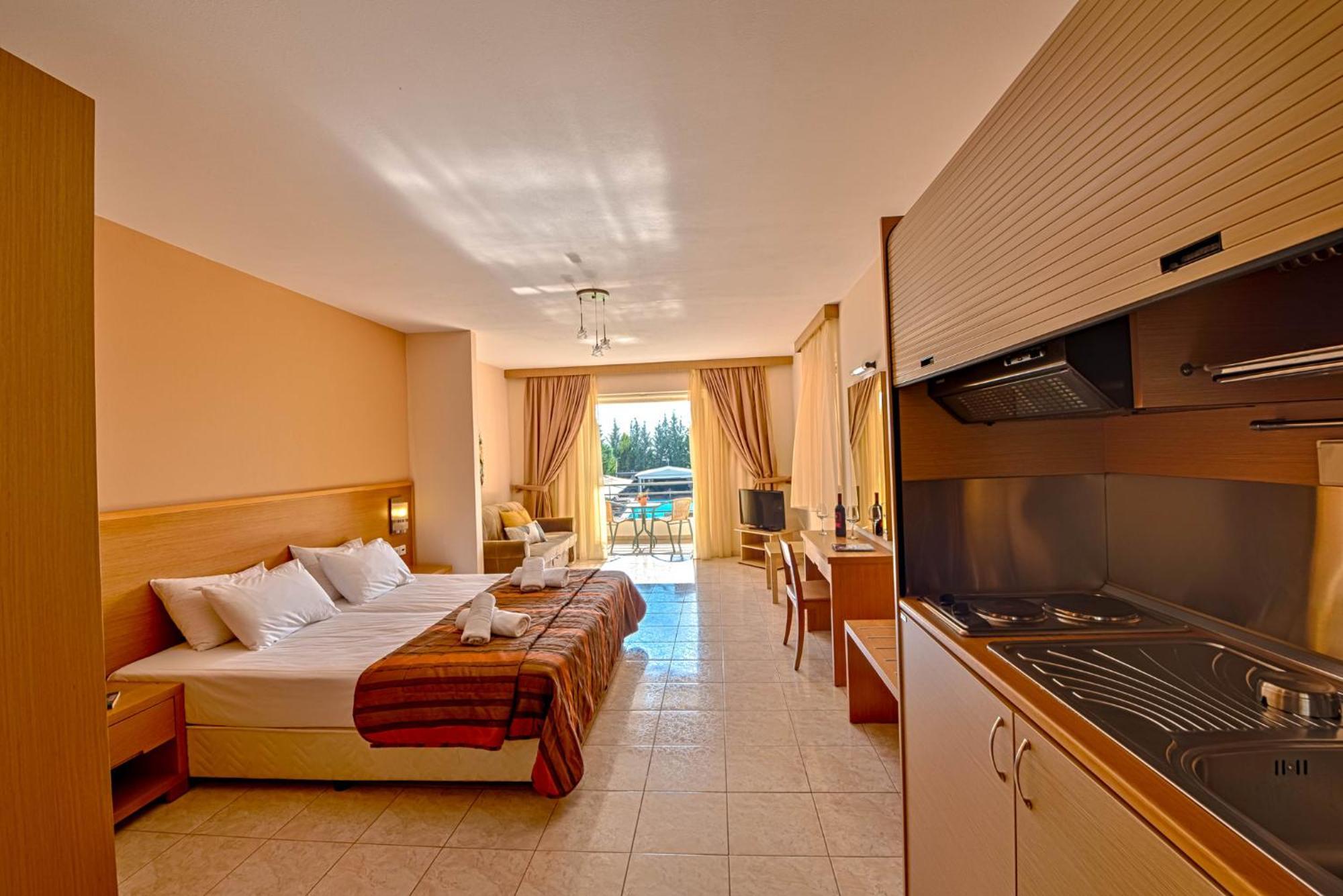 Aparthotel Anilio Plaza Zacharo Zimmer foto